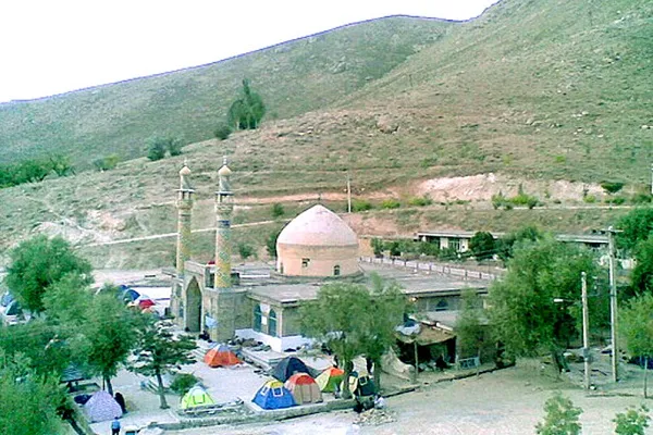 احیای شب قدر در امامزاده سیدبهاءالدین محمد(ع) روستای شیخ‌شبان