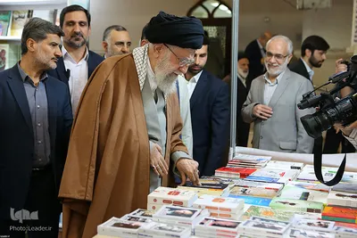 بازدید رهبر انقلاب اسلامی از نمایشگاه کتاب تهران