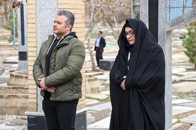غبارروبی گلزار شهدای ملایر هم‌زمان با روز بزرگداشت شهدا