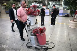 بدرقه‌ای با شاخه گل غدیر