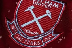 Une footballeuse de West Ham porte le hijab