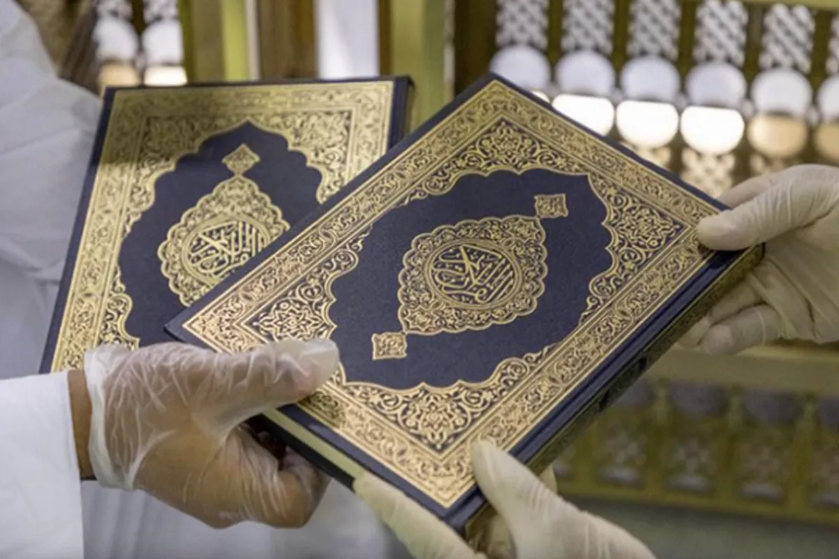 Bayar Da Kyautar kwafin kur'ani dubu 900 a filin sauka da tashin jiragen sama na Madina