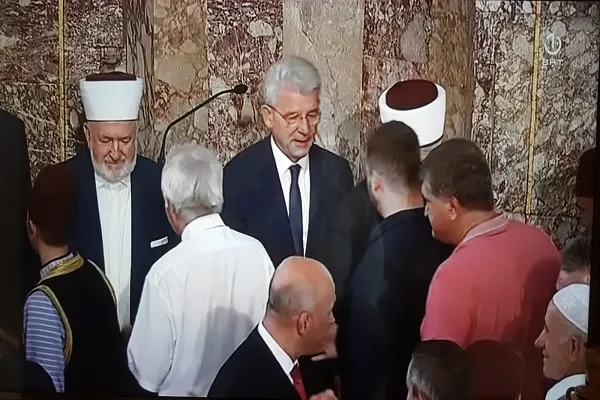 اقامه نماز عید قربان با حضور سفیر ایران در بوسنی