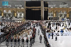 تعویض پرده کعبه با آغاز سال ۱۴۴۶ هجری قمری