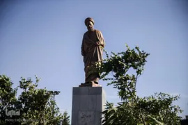 مجسمه علامه امینی در میدان الغدیر تهران