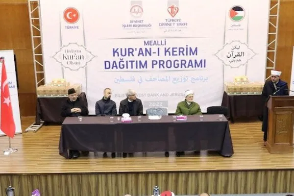 Türkiyə xeyriyyə təşkilatları Qəzza xalqına Quran bağışlayıb