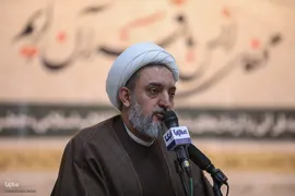 حجت‌الاسلام حاج‌ابوالقاسم در مراسم نثار تاج گل و تجدید بیعت جامعه قرآنی با آرمان‌های امام خمینی(ره) و مقام معظم رهبری