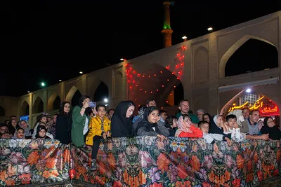 مراسم «زیر سایه خورشید» در میدان امام علی (ع) اصفهان
