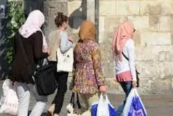 En France le Sénat adopte plusieurs mesures pour restreindre le port du voile