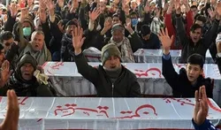 Los musulmanes shiítas de Paquistán continúan protestando, se niegan a enterrar muertos