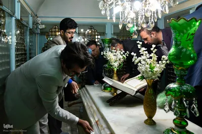 غبارروبی حرم امامزاده طاهر(ع)‎