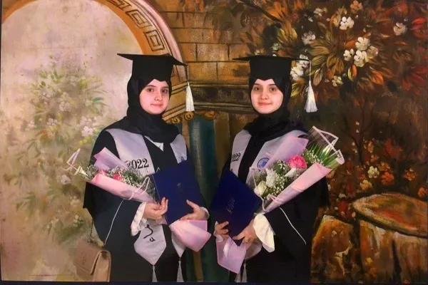 Əkiz bacıların uğurunun sirri Quranla ünsiyyətləridir
