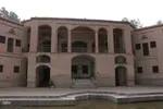 با قدم زدن در این باغ به عمق تاریخ سفر ‌کنید