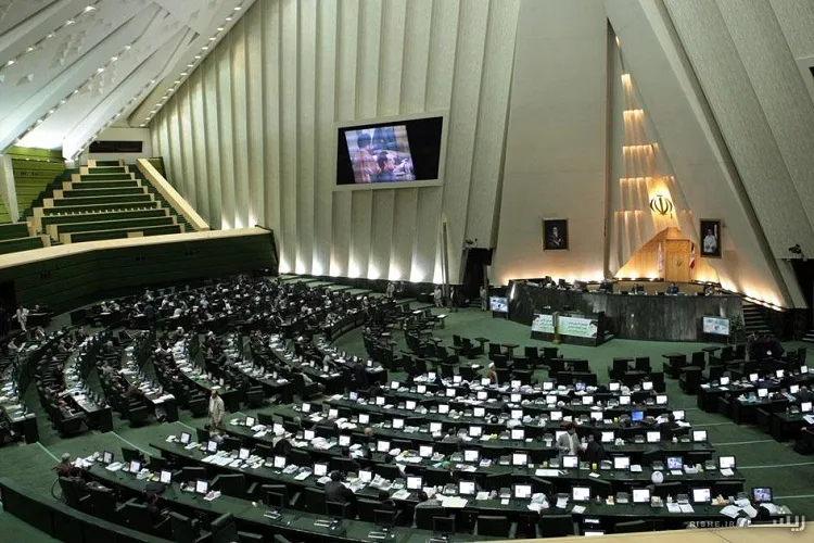 قوه قضاییه با محاربین در حوادث اخیر برخورد عبرت‌آمیز کند