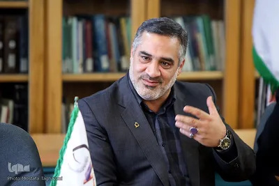 احمد ابوالقاسمی، مدیر رادیو قرآن در تجلیل از برگزیدگان مسابقه قرآنی «آیه ها و ثانیه‌ها»