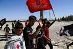 Peregrinos indo para Mashhad a pé antes do aniversário do martírio do Imam Reza