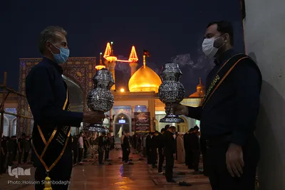 تعویض پرچم گنبد حرم رضوی در آغاز ماه محرم