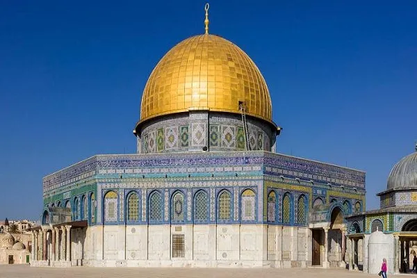 بإمكانكم زيارة الحرمين الشريفين والمسجد الأقصى افتراضياً