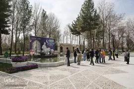مسافران نوروزی در آرامگاه فردوسی مشهد