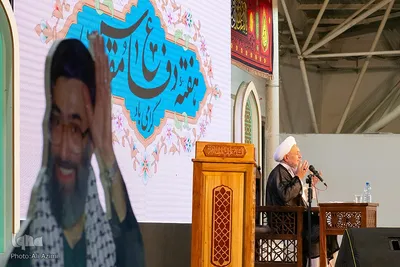 آیین عطرافشانی و گلباران مزار مطهر شهدا در اصفهان