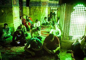 آستان مقدس شاهزاده حسین(ع)؛ مأمنی برای جوانان شب زنده‌دار همدان
