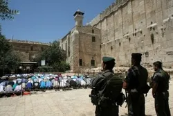 Zionist Forces Silence Call to Prayer at Ibrahimi Mosque