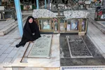 غبارروبی و عطرافشانی مزار شهدا با گل نرگس ـ بهبهان