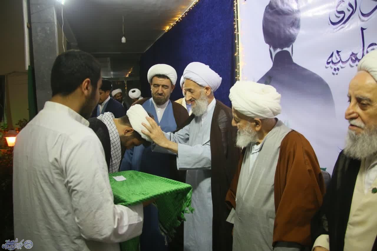 آیین عمامه‌گذاری طلاب مدرسه محمدیه قائم‌شهر