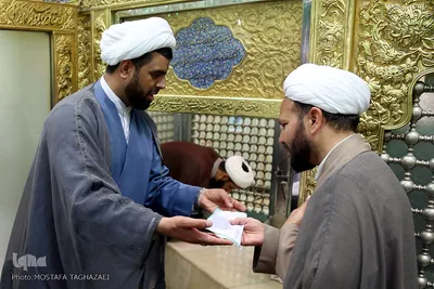 غبار روبی حرم مطهر امامزاده حسن(ع)