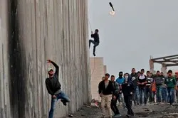 Palestiniens et israéliens blessés lors des affrontements à Qalandiya