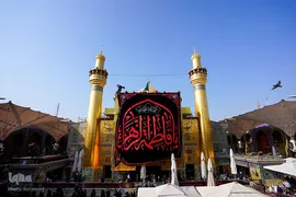 نصب کتیبه ها و پرچمهای عزا به مناسبت شهادت حضرت صدیقه طاهره (علیهاالسلام ) در حرم مطهر حضرت امیرالمومنین (علیه السلام)