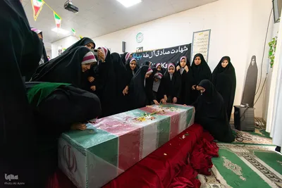 آیین استقبال از پیکر شهید گمنام در دبستان کمائی اصفهان