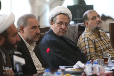 نشست فراکسیون قرآن مجلس با جمعی از پیشکسوتان و فعالان قرآنی