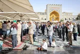 عکس | اقامه نماز عید قربان در حرم امام رضا(ع)