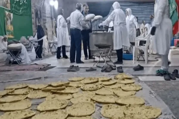 عطر نان داغ سیرجان با نام «یا مهدی» در جمکران پیچید