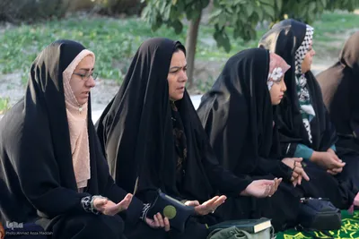 آیین جزءخوانی قرآن کریم در جوار مقبره شهدای گمنام