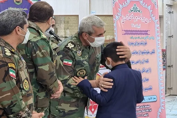 تجلیل فرمانده قرارگاه شمالشرق کشور از قرآن‌آموزان مؤسسه اظهرالجمیل