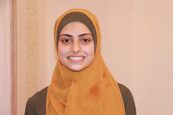 غاده حسونه؛ قاری قرآن و پزشک آینده فلسطین + عکس