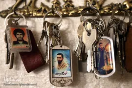 دیدار جمعی از پیشکسوتان و اساتید جامعه قرآنی با خانواده شهید حسین معزغلامی، از شهدای قرآنی مدافع حرم
