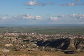 نمایی از شهر سنجار از کوه سنجار