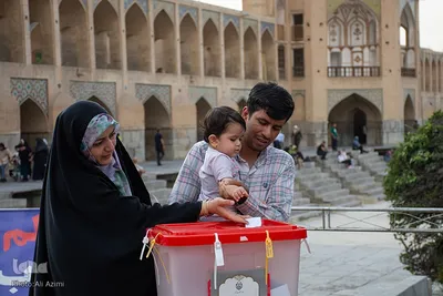 جشن انتخابات در پل خواجوی اصفهان