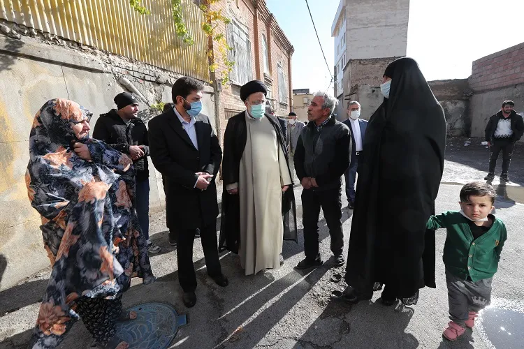 بازدید سرزده رئیس جمهور از محله هرندی تهران / تأکید بر بهبود و اصلاح وضعیت مناطق محروم شهری
