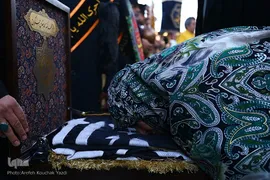 آیین تعویض پرچم گنبد آستان مسجد مقدس جمکران در آستانه ایام فاطمیه