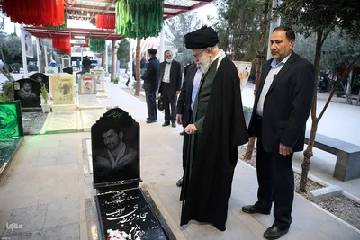 حضور رهبر معظم انقلاب در مرقد مطهر امام راحل و گلزار شهدای بهشت زهرا