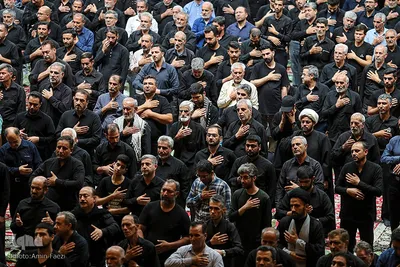 نماز ظهر عاشورا در شبستان امام خمینی(ره)‎ حرم شاهچراغ(ع)