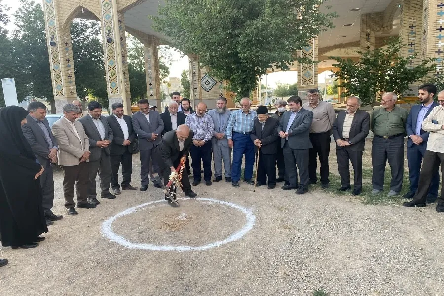پایگاه فرهنگی گلزار شهدای بروجن کلنگ‌زنی شد
