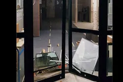 Frankreich: Unbekannte rasten mit Auto in Moschee
