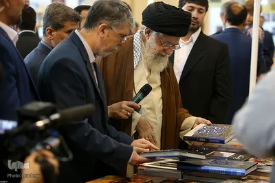 بازدید رهبر انقلاب از سی و‌‌ یکمین نمایشگاه بین‌المللی کتاب تهران