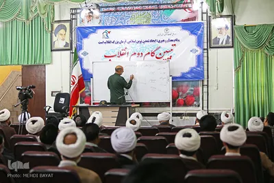 نشست تبیین گام دوم انقلاب ویژه ائمه جماعات و مبلغان در اراک