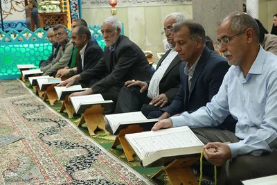 جزءخوانی قرآن در امامزاده سیدنصرالله(ع) یزد‎